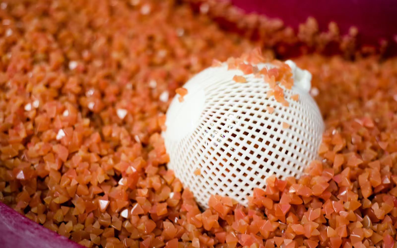 부품의 미적 아름다움을 향상시키는 방법 미학적으로 만족스러운 맞춤형 부품을 만드는 다양한 표면 마감 및 소재에 대해 알아보세요.